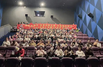 春景与你们都是这世界最好的景致，节日欢乐！